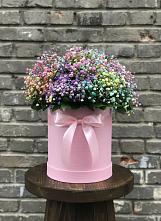Цветочная композиция из Гипсофила и Розы в шляпной коробке в Верхнестепном