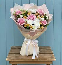 Букет цветов из:  Гвоздики, Орхидеи и Розы в Верхнестепном