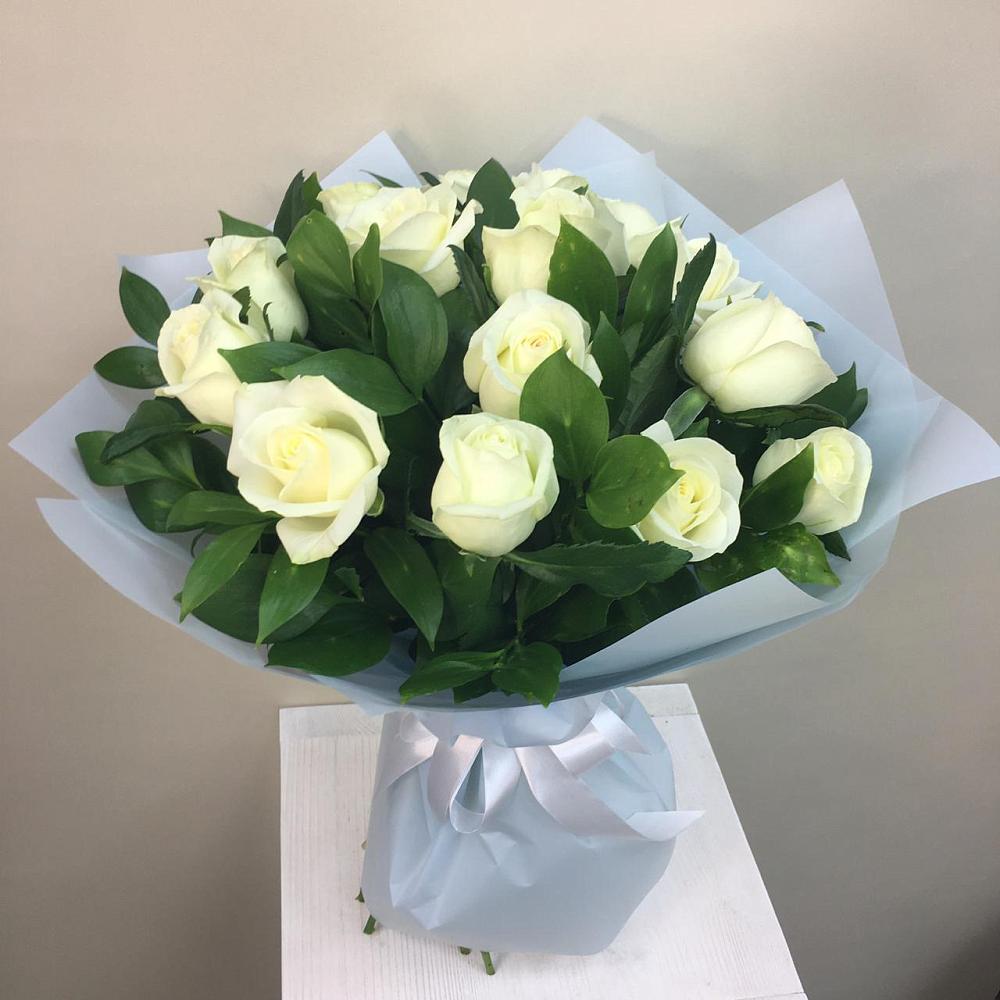 Букет 15 Белых роз Проуд в Верхнестепном