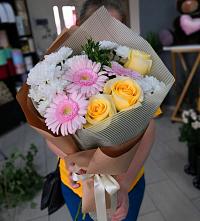 Букет цветов из:  Герберы, Розы и Хризантемы в Верхнестепном