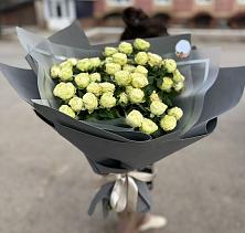 Букет Белые кустовые розы Солинеро в Верхнестепном