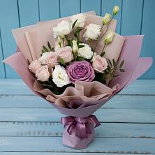 Букет цветов из:  Розы и Лизиантусы в Верхнестепном