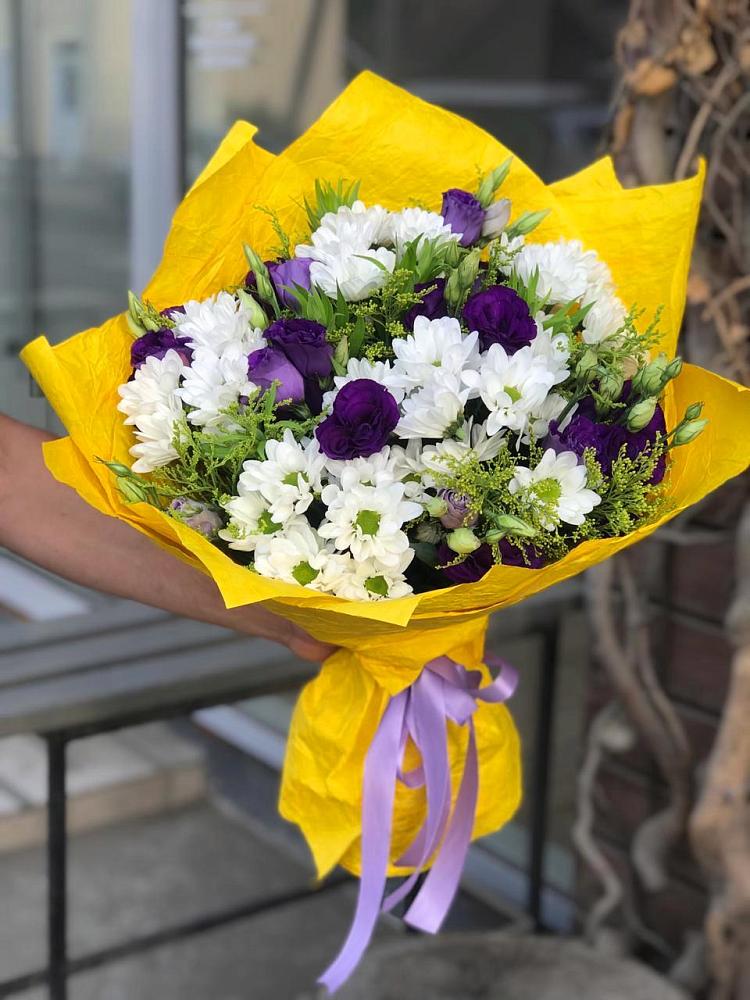 Букет цветов из: Ирисы, Хризантемы и Ромашки в Верхнестепном