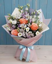 Букет цветов из:  Лизиантусы, Розы, Альстромерии и Гипсофила в Верхнестепном