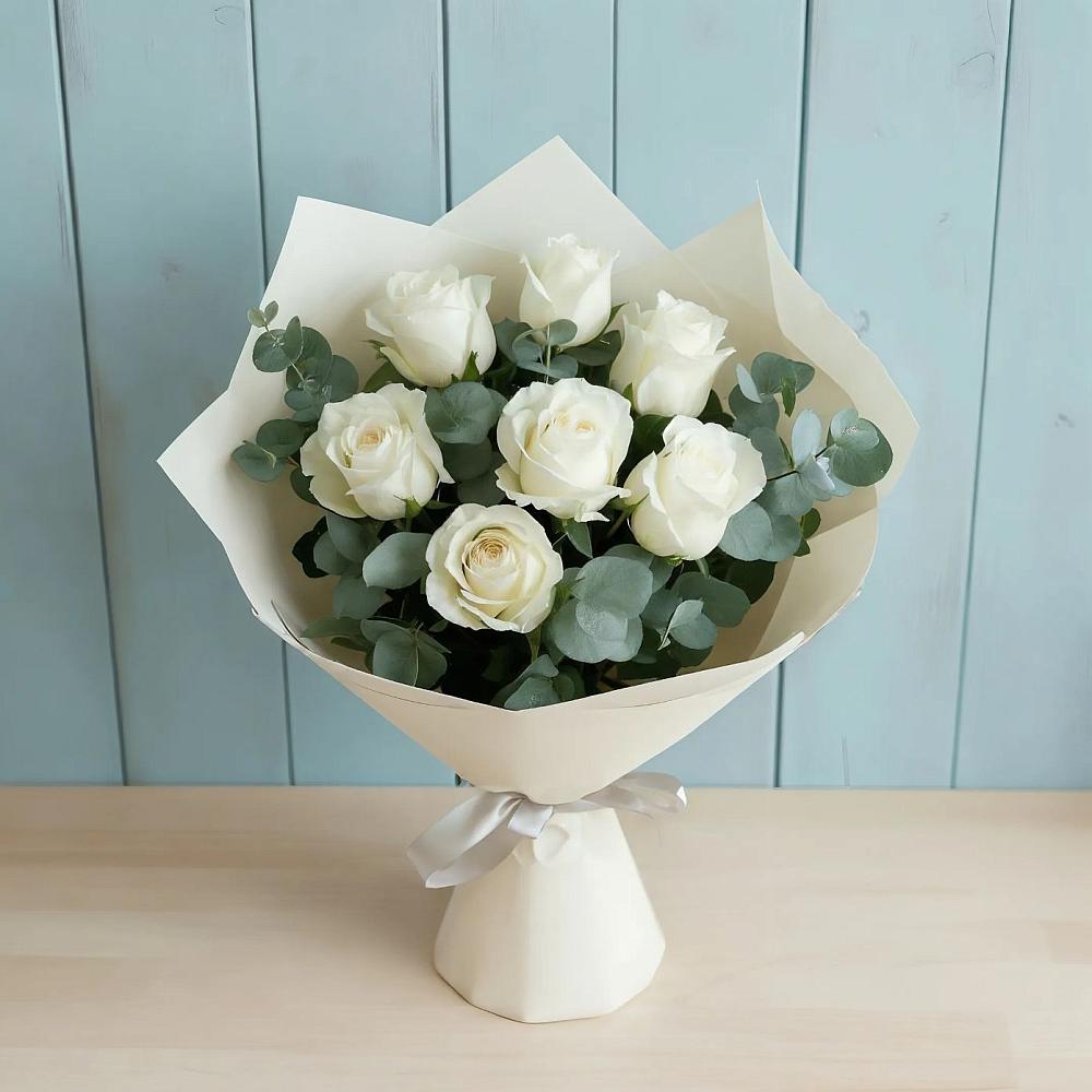 Букет Белые розы в Эвкалипте в Верхнестепном