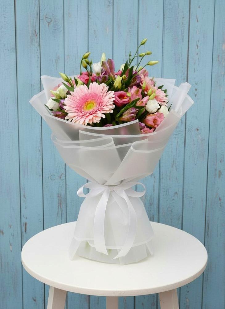 Букет цветов из: Герберы, Альстромерии и Лизиантусы в Верхнестепном