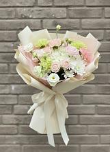 Букет цветов из:  Гвоздики, Розы, Лизиантусы и Хризантемы #REPLACE_PRED# Верхнестепном