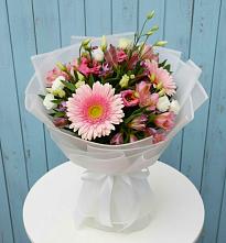 Букет цветов из:  Герберы, Альстромерии и Лизиантусы в Верхнестепном