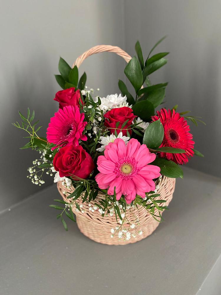 Цветочная композиция из Розы, Хризантемы и Герберы в корзине в Верхнестепном
