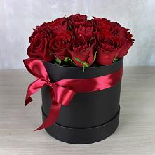 Цветочная композиция из Розы в шляпной коробке в Верхнестепном