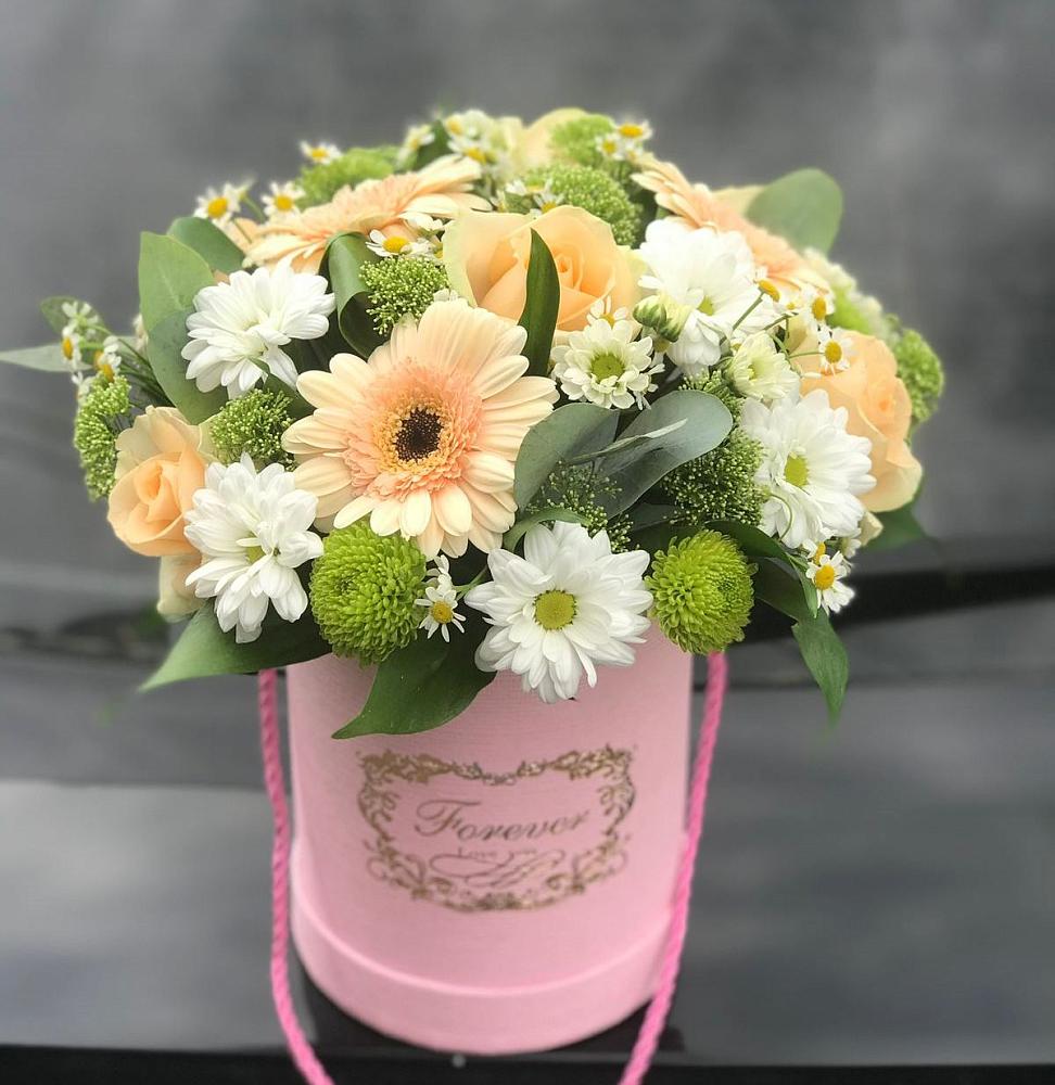 Цветочная композиция из Розы, Герберы и Хризантемы в шляпной коробке в Верхнестепном