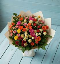 Букет Микс из разноцветных кустовых роз в Верхнестепном