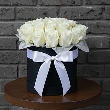 Цветочная композиция из Розы в шляпной коробке в Верхнестепном